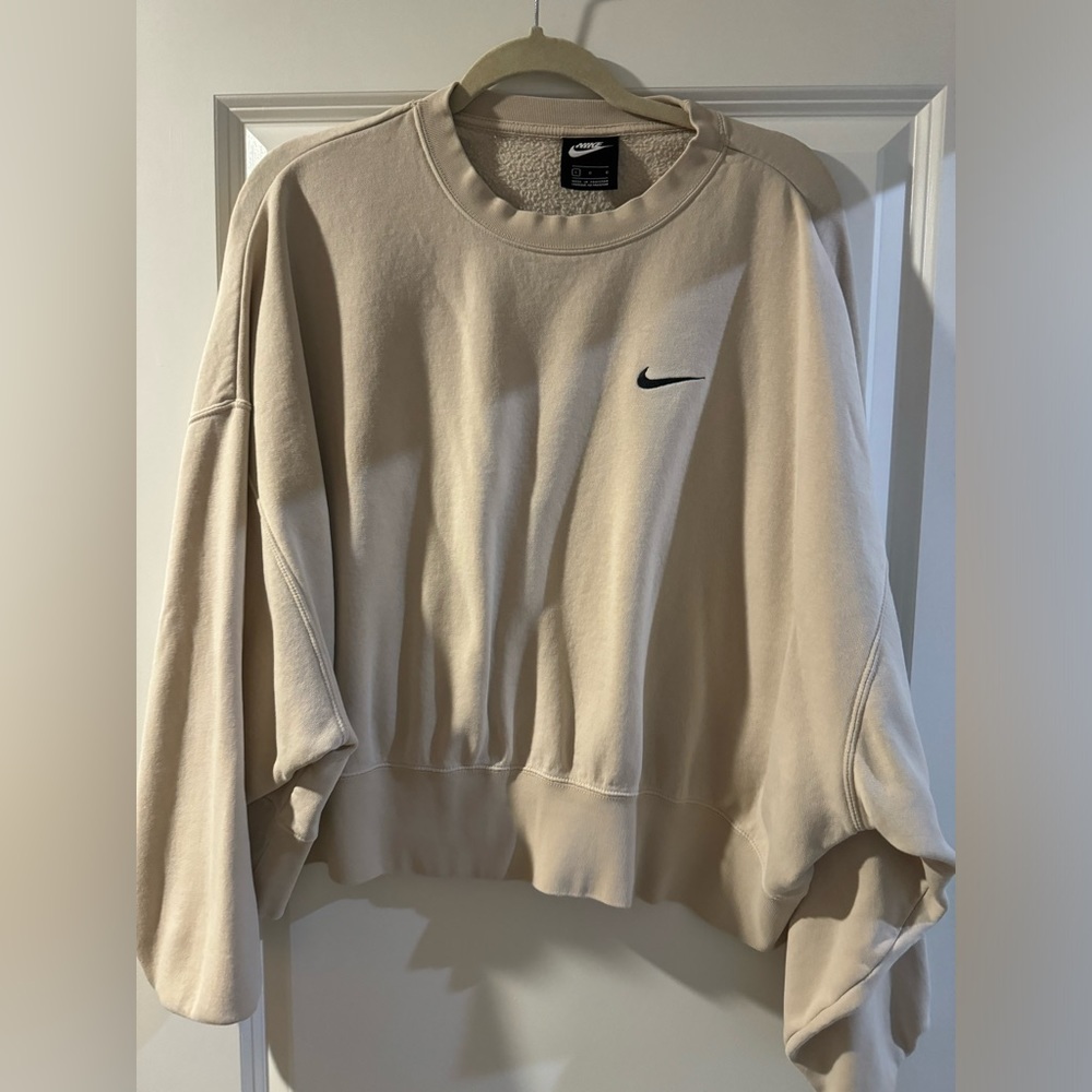 Nike Essential Cropped Crewneck size Large